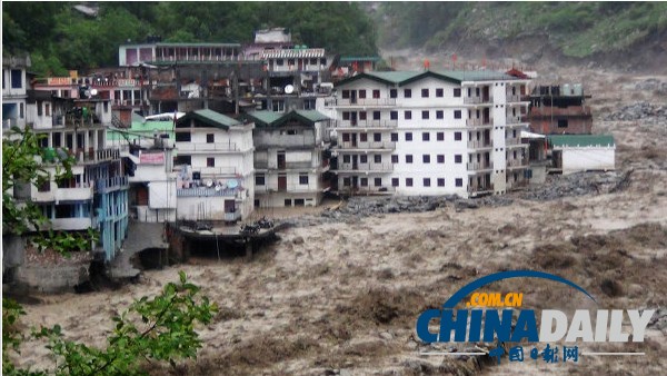 印度强降雨引发洪水 死亡人数或高达6500人