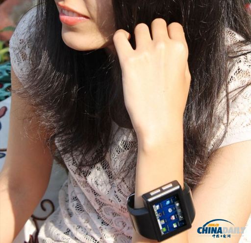 印度大学生推出世界首个全智能手表 可打电话发短信