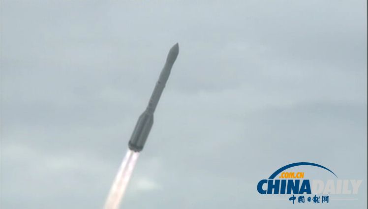 惨烈！实拍俄罗斯质子M运载火箭升空后失控爆炸
