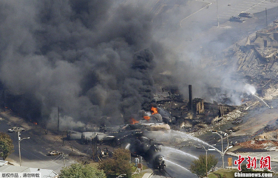 加拿大载石油列车发生爆炸 至少80人失踪