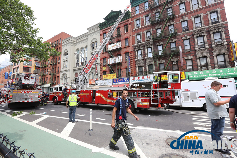 纽约唐人街华人商铺区爆炸起火 十余人受伤