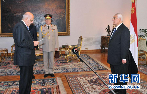 埃及副总统宣誓就职 前总统穆尔西或被指控犯有叛国罪