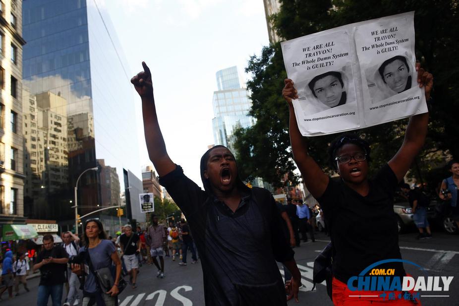 数千人聚集纽约时报广场 抗议协警枪杀黑人被判无罪