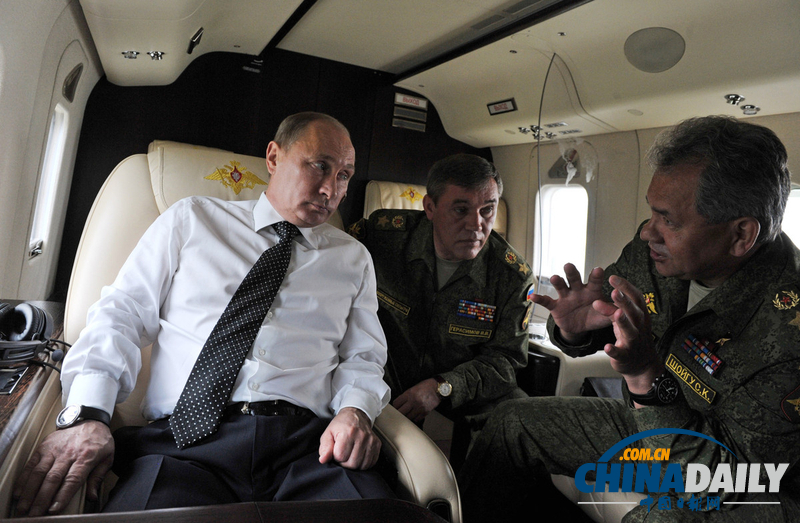 俄罗斯举行最大规模军演 普京乘直升机继续观看（组图）