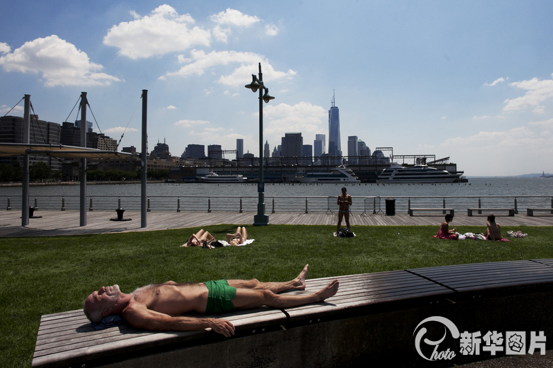 美国遭遇今夏最大范围高温天气 至少6人因热致死