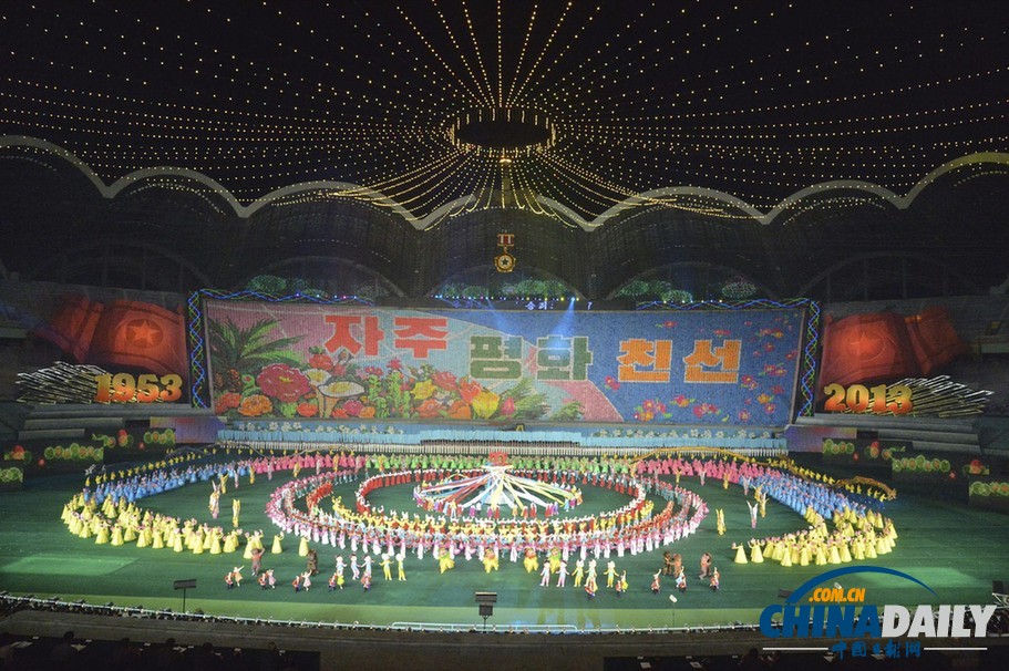 组图：平壤举行《阿里郎》表演 庆祝朝鲜战争结束60周年
