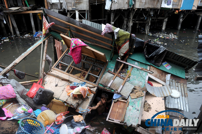 组图：菲律宾贫民窟发生火灾 约250栋房屋被毁