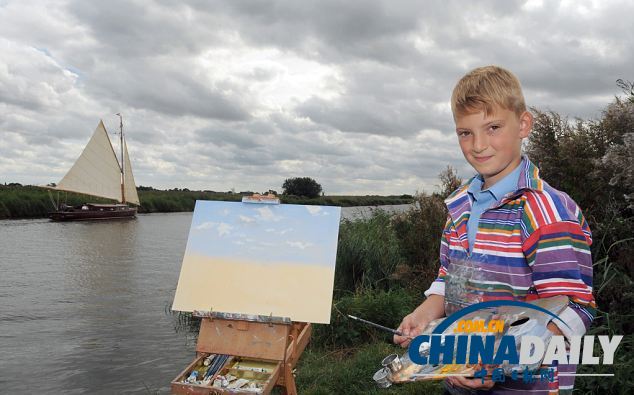 10岁天才卖画收入150万英镑 父母感到很困扰