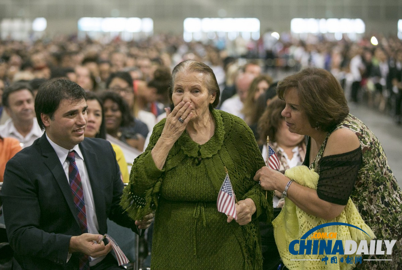99岁伊朗老妇成为美国公民激动万分（高清组图）