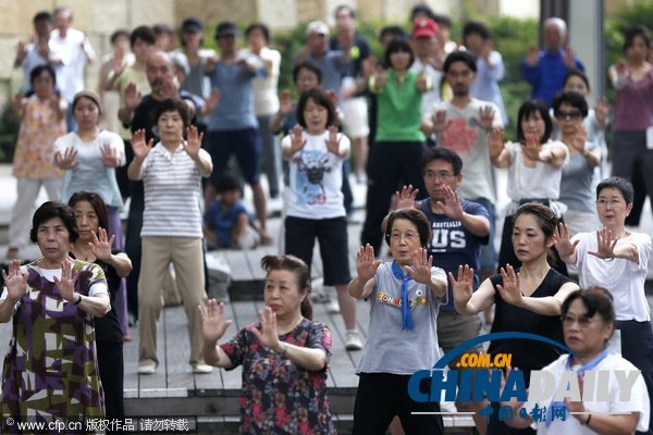 日本东京开展太极拳晨练活动 数百民众参与（组图）