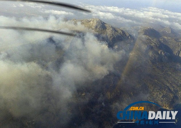 西班牙马略卡岛森林火灾失控 700名居民撤离