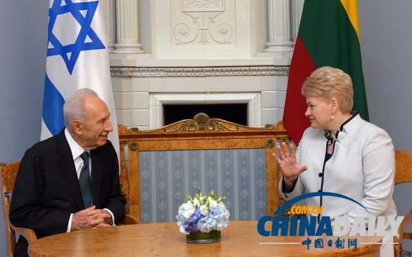 立陶宛总统会晤到访佩雷斯 亲自撑伞“服务周到”