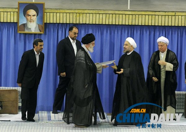 伊朗最高领袖哈梅内伊正式批准鲁哈尼就任总统