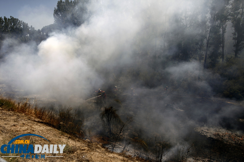 西班牙森林大火蔓延两天 火势失控（高清组图）