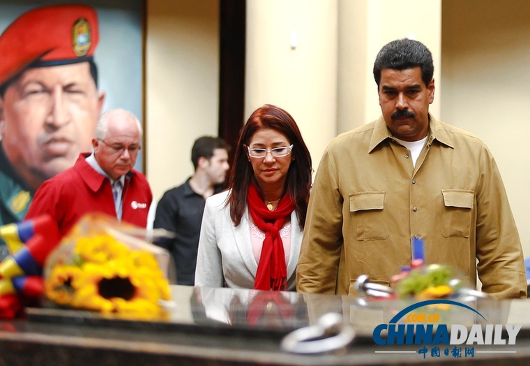 委内瑞拉总统与政府工作人员同骑自行车（组图）