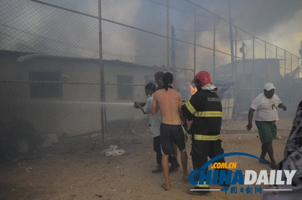 巴西累西腓社区发生火灾 超百户人家无家可归（图）
