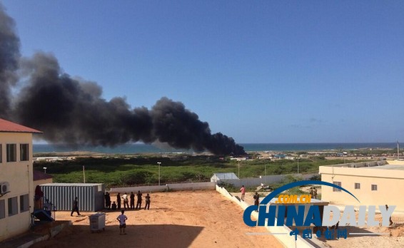 外国军机在索马里首都机场起火烧毁 至少4人死亡