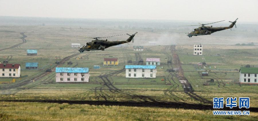 中俄联合反恐军事演习举行首次实弹协同训练