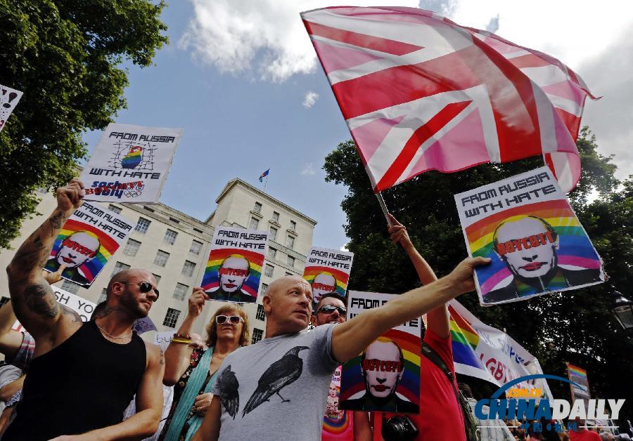 英国民众抗议俄反同性恋法 普京遭恶搞