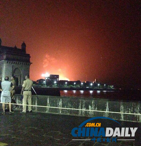 印度海军潜水艇孟买基地爆炸起火 18人失踪<BR>