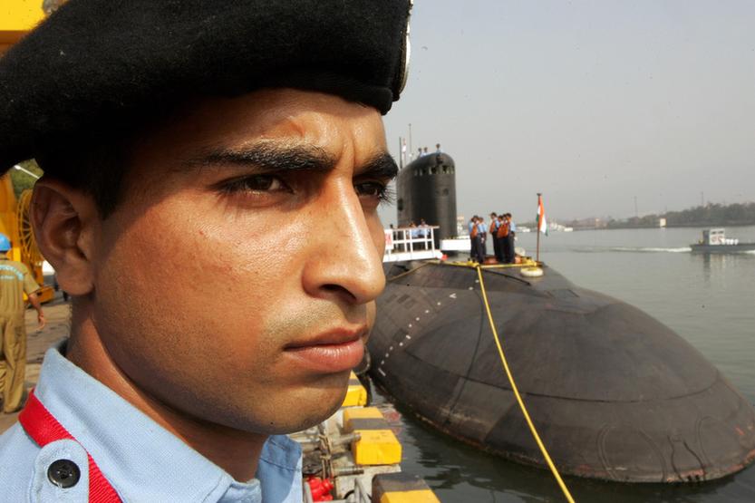 印度海军潜水艇爆炸起火 18人失踪（组图）