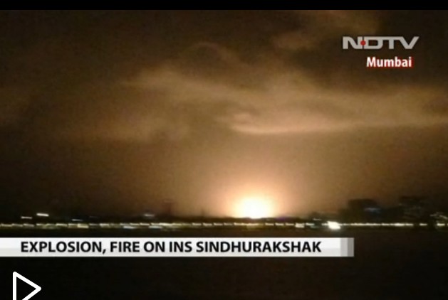 印度海军潜水艇爆炸起火 18人下落不明（组图）