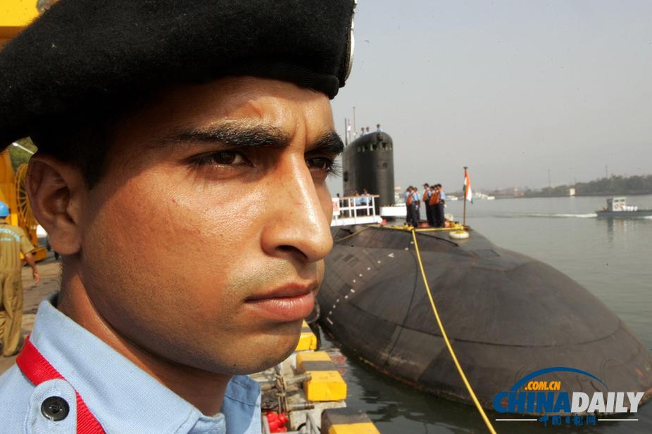印度潜艇爆炸沉没 18人受困数人死亡