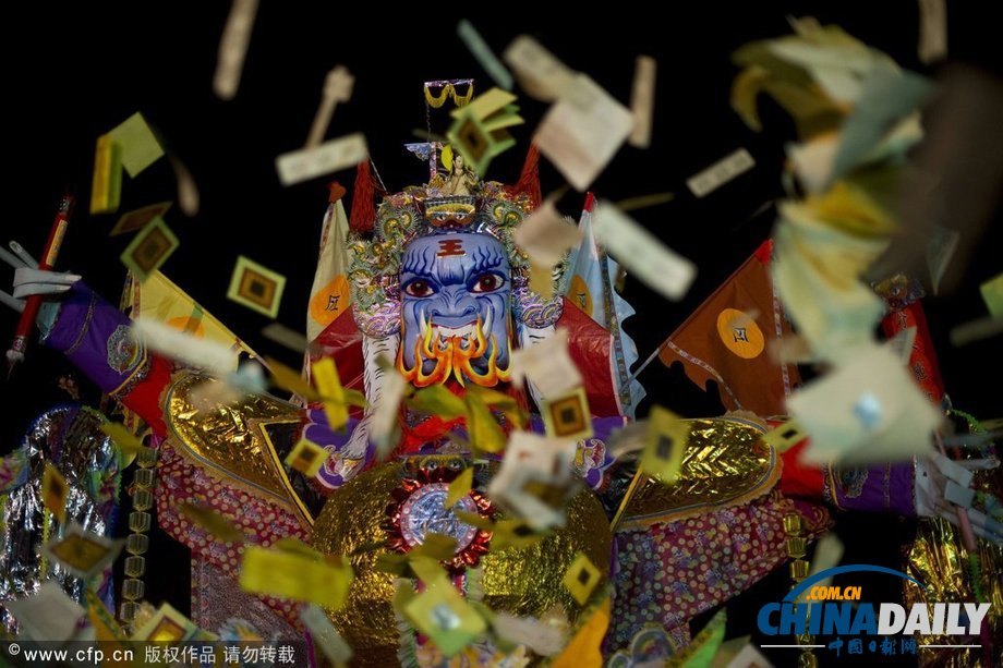 马来西亚华裔迎“鬼节” 民众“惊悚”狂欢（高清组图）
