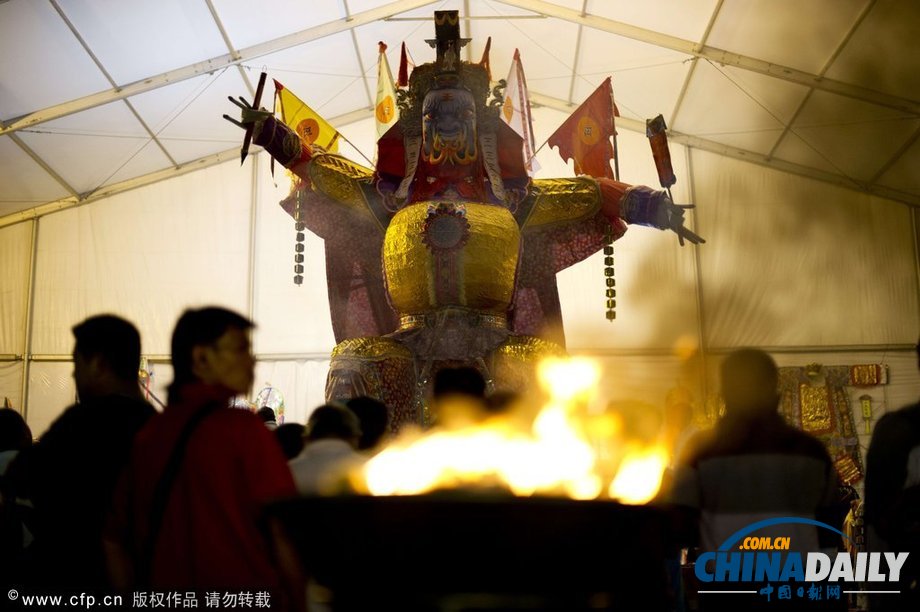 马来西亚华裔迎“鬼节” 民众“惊悚”狂欢（高清组图）