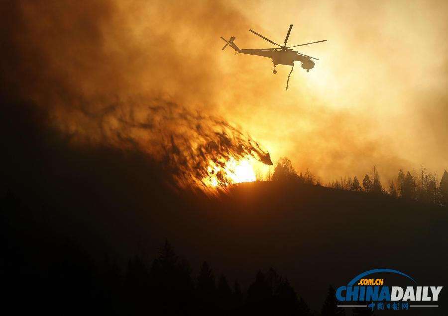 美空中加油机于爱达荷州火灾地区救火（图）