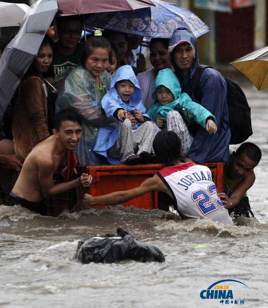 菲律宾暴雨成灾 已致2人死亡多人失踪（组图）