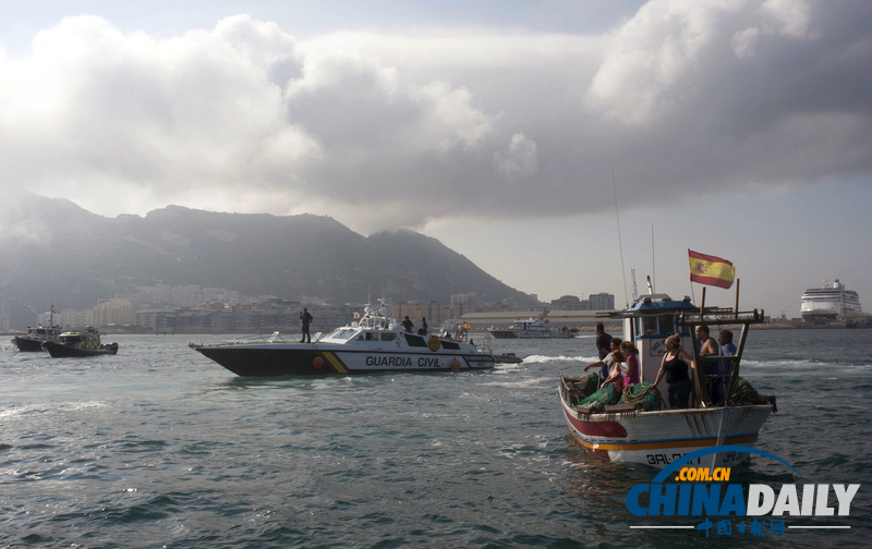 西班牙渔民赴直布罗陀争议海域 抗议对方修建岛礁（高清组图）