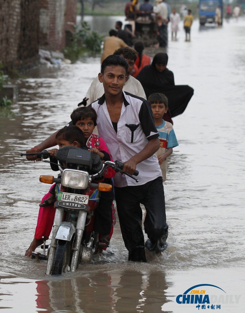 巴基斯坦洪水已造成至少108人遇难 形势严峻（高清组图）