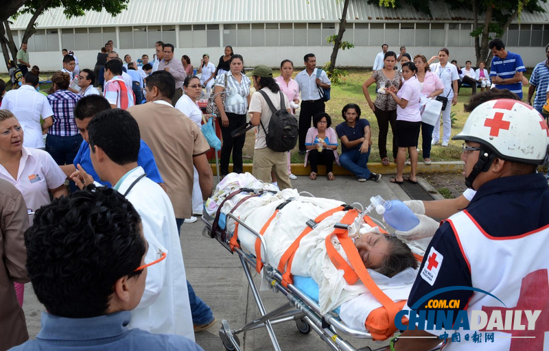 墨西哥中南部发生6.2级地震 医院病人被迫转移（组图）