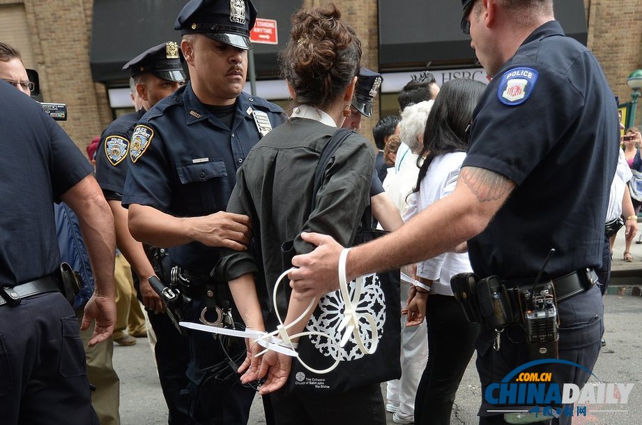 美国纽约示威者呼吁进行移民改革 遭警察逮捕（组图）