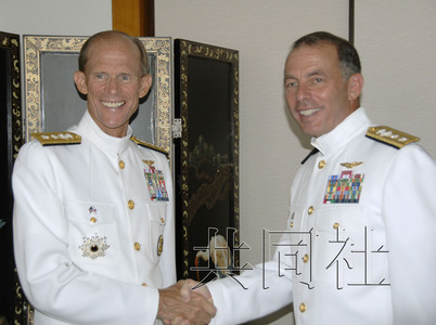 驻日美国海军新老司令交接仪式在横须贺基地举行