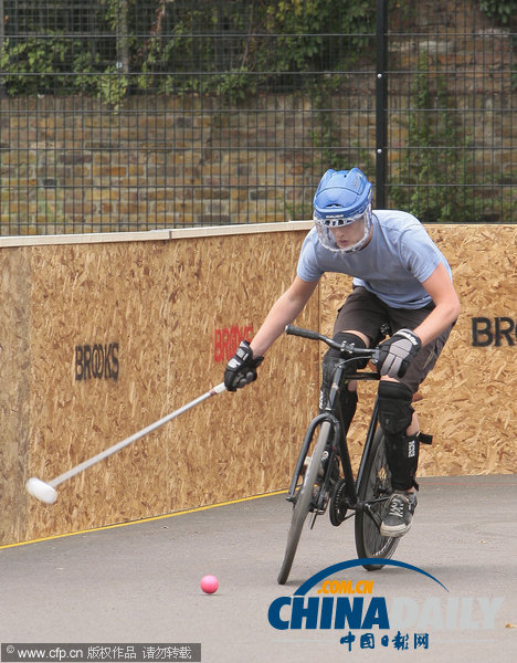 古老运动流行新玩法 自行车马球伦敦街头受追捧（组图）