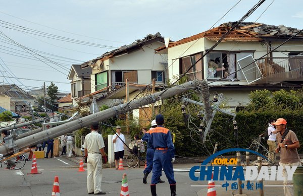 日本东部遭龙卷风袭击 造成27人受伤(组图)