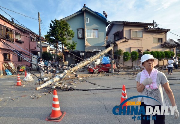 日本东部遭龙卷风袭击 造成27人受伤(组图)