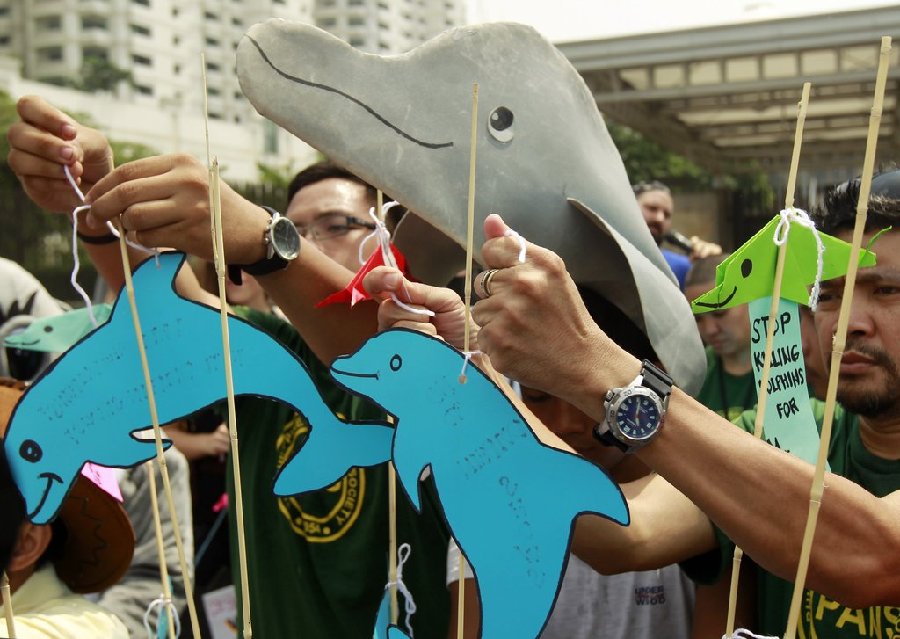 菲律宾民众示威抗议日本捕杀海豚（高清组图）
