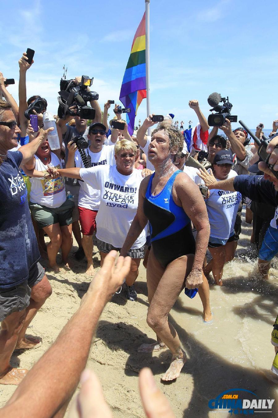美62岁游泳女将成功从古巴游到美国佛罗里达