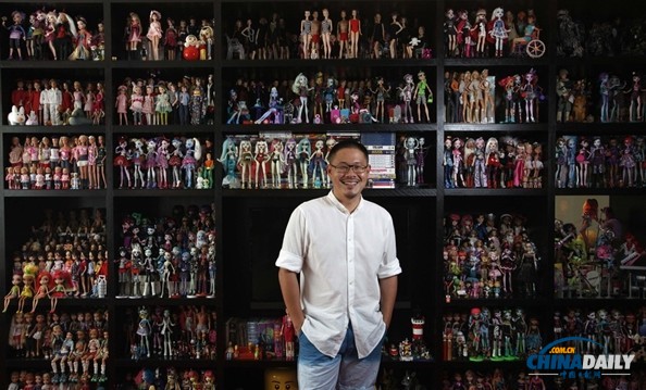 新加坡男子痴迷玩偶 疯狂收集6000余芭比娃娃