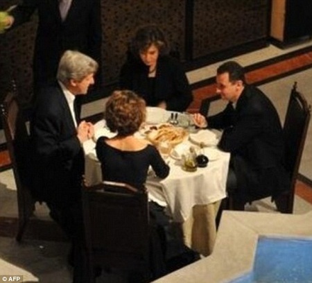 美国务卿曾与叙总统共进晚餐 席间言谈甚欢