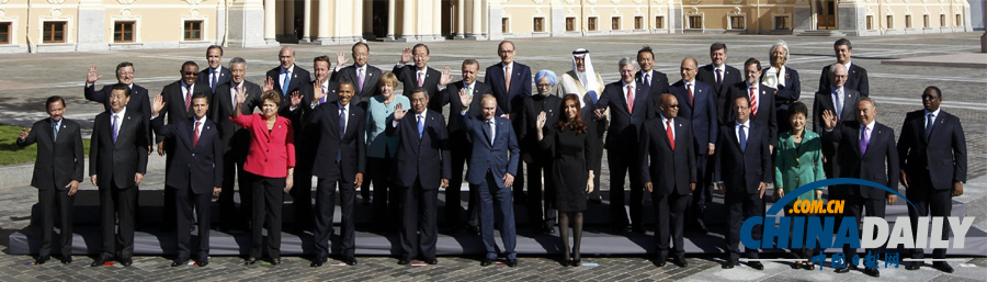 G20峰会与会者在康斯坦丁宫前合影留念（图）