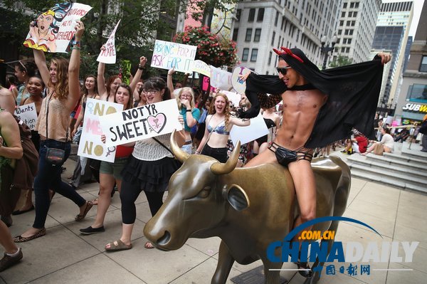 芝加哥：“荡妇游行”活动举行 意在呼吁反对性侵犯罪