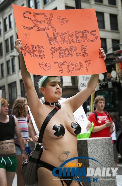 芝加哥：“荡妇游行”活动举行 意在呼吁反对性侵犯罪
