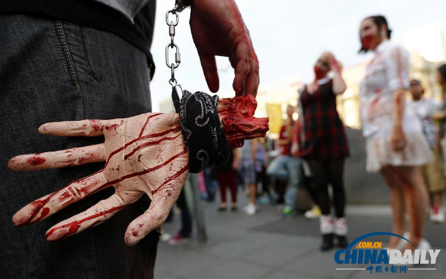 德国“僵尸”大游行 看谁的造型更恐怖？