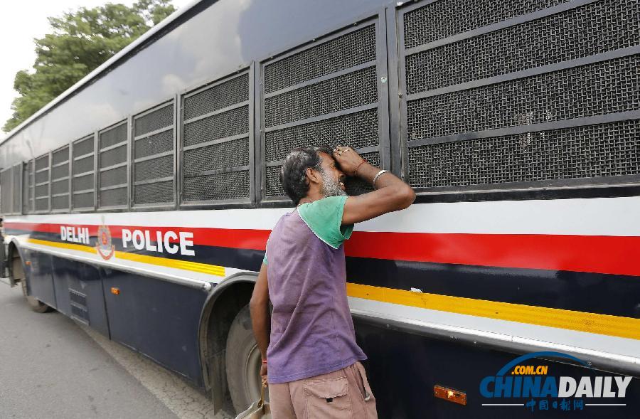 印度黑公交轮奸案4名罪犯获罪 民众要求处以绞刑