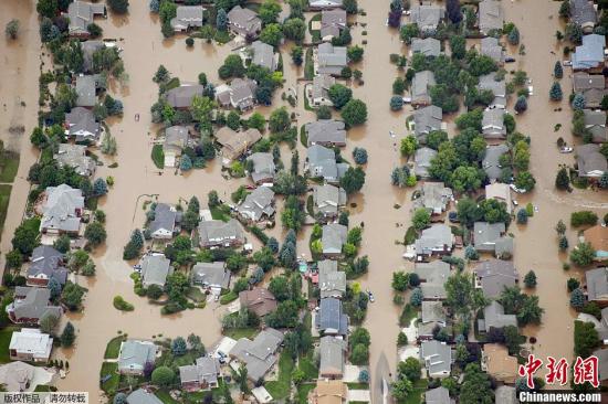 美国科州严重洪灾 警方警告灾民撤离否则拒救援