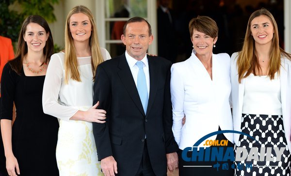 阿博特宣誓就任澳大利亚总理 与内阁成员集体合影（组图）